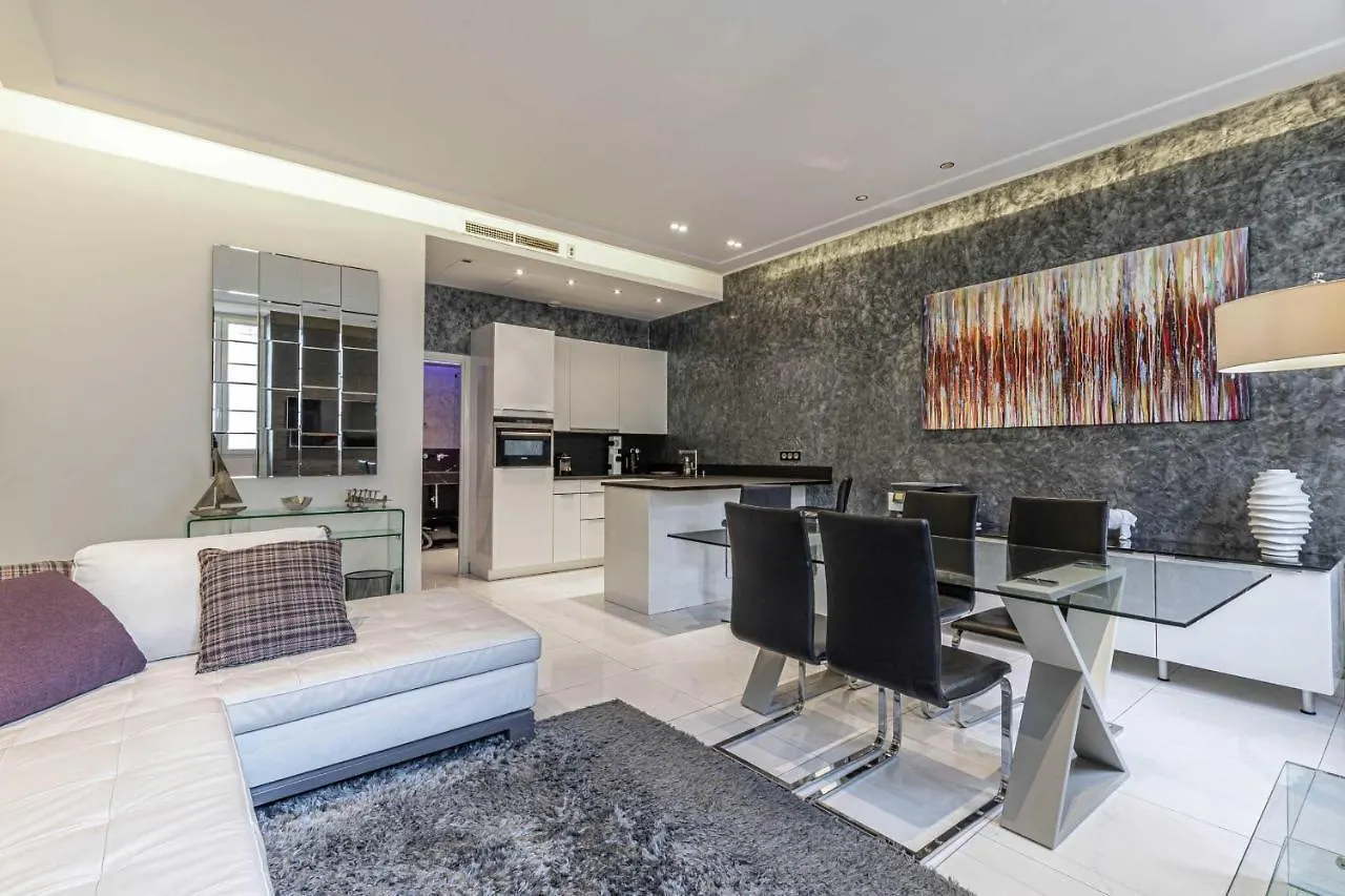 Large Renovated Studio - Rue Hoche - Cannes Center